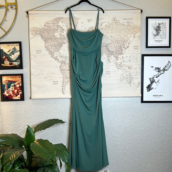 HOUSE OF CB ‘Milena’ Forest Green Corset Maxi Dress - Picture 10 of 15